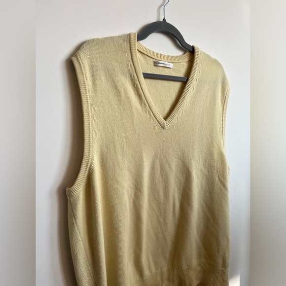 JohnstonsCashmere Mens 100 % Cashmere Yellow Sweater Vest Made in Scotland Sz L - Picture 2 of 9